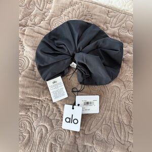 Alo Yoga Bead It Oversized Scrunchie Black